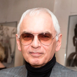 Карен Шахназаров