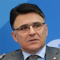 Александр Жаров